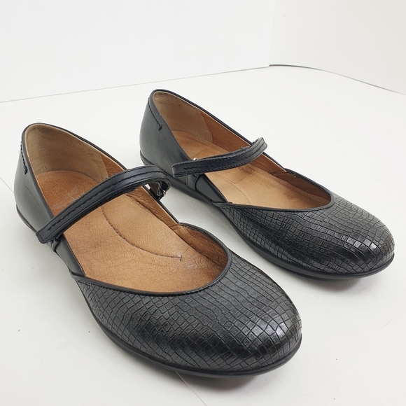 Dansko Shoes - Dansko Nanette black croc Mary Jane size 7.5